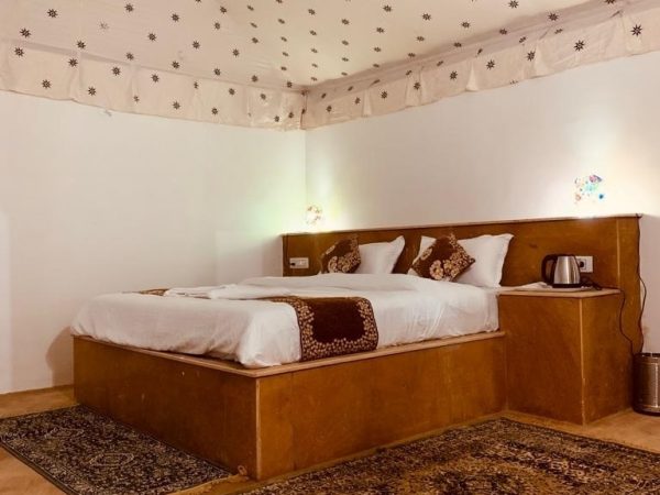 Delux Swiss Tent (4)